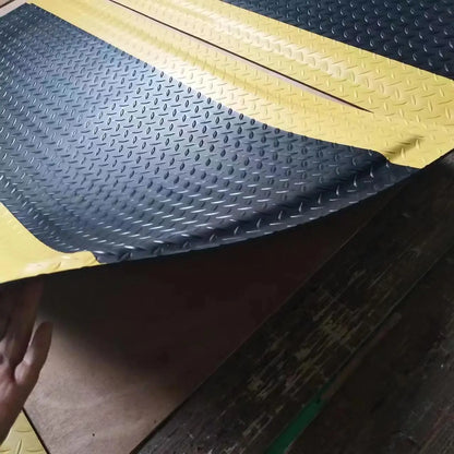 Customized Black Anti slip PVC Surface Anti-static ESD Cushion Anti-fatigue Floor Mat for Grounding in ESD Areas
